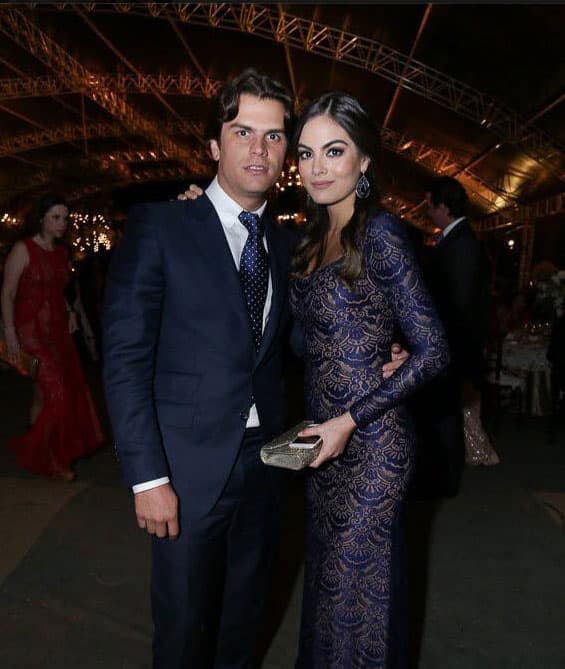 La Miss Universo 2010 y el empresario Juan Carlos Valladares fueron presentados por unos amigos en común. Iniciaron su noviazgo en 2015. Al año siguiente, Valladares le entregó el anillo de compromiso.