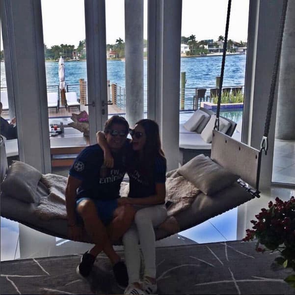 Ambos han inundado las redes sociales con sus viajes y eventos sociales.