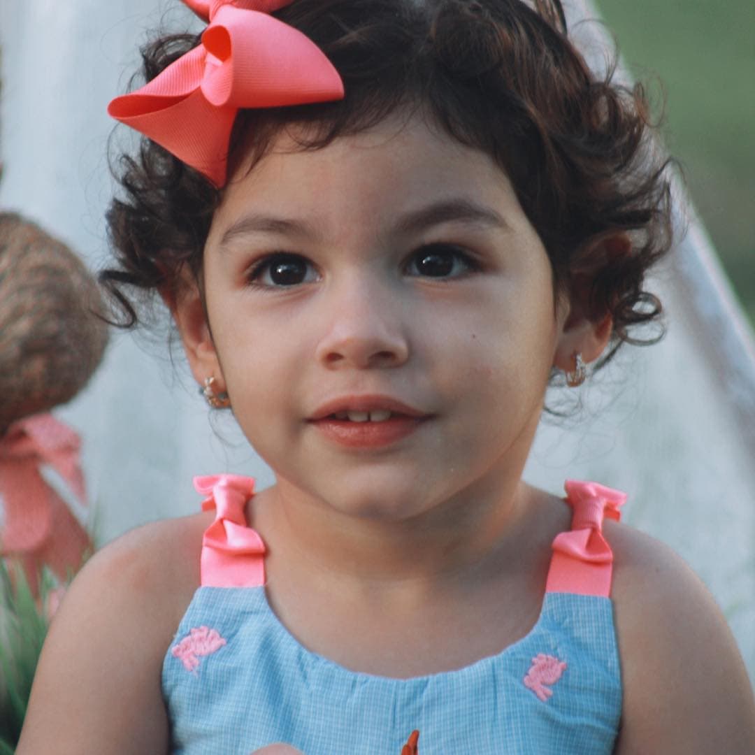 Amaia nació en febrero de 2017. Aquí, la imagen con la que el orgulloso abuelo deseó a todos "#felicespascuas".