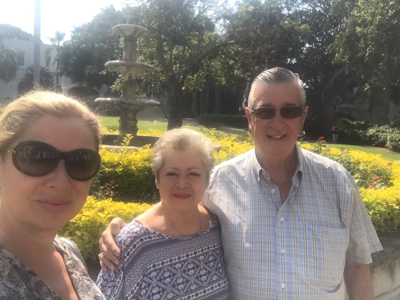 Don Mario Calderón estuvo casado con Carmen de León y procrearon cuatro hijos: Leticia, Mario, Miguel y Alejandro.