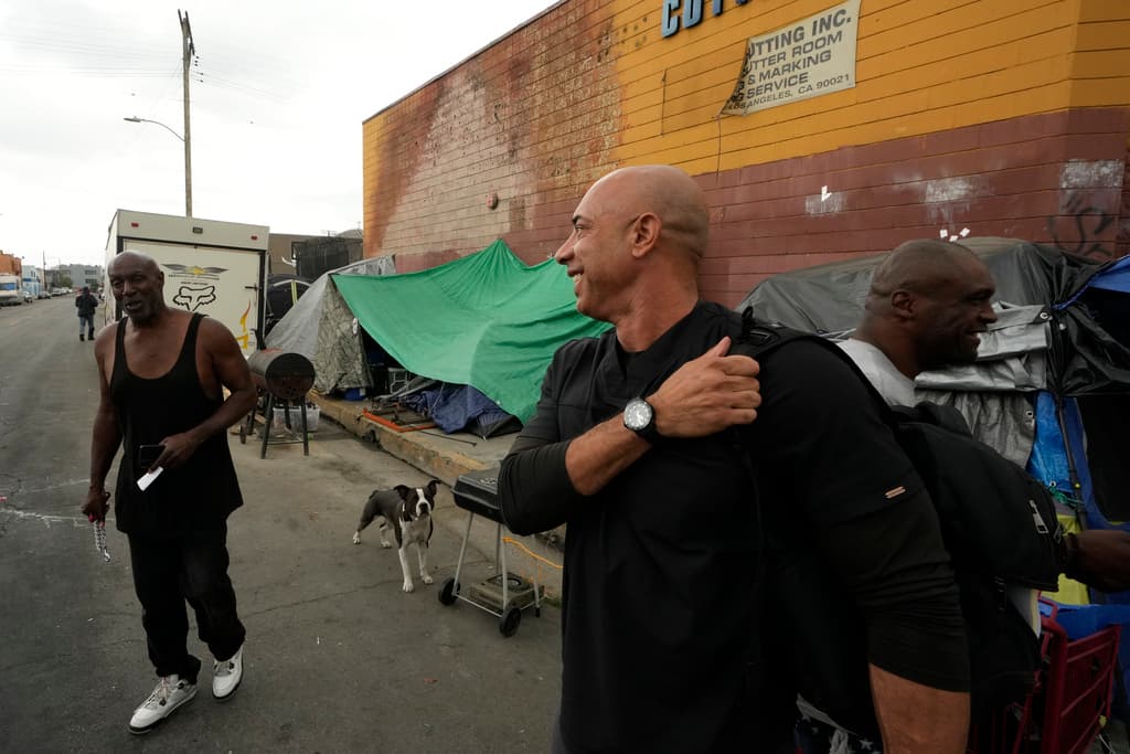 Ofrecer la mejor atención, libre de juicios, durante 12 años, permite al doctor Kwane Stewart y al equipo de voluntarios seguir ofreciendo servicios a los mejores amigos de los más necesitados.