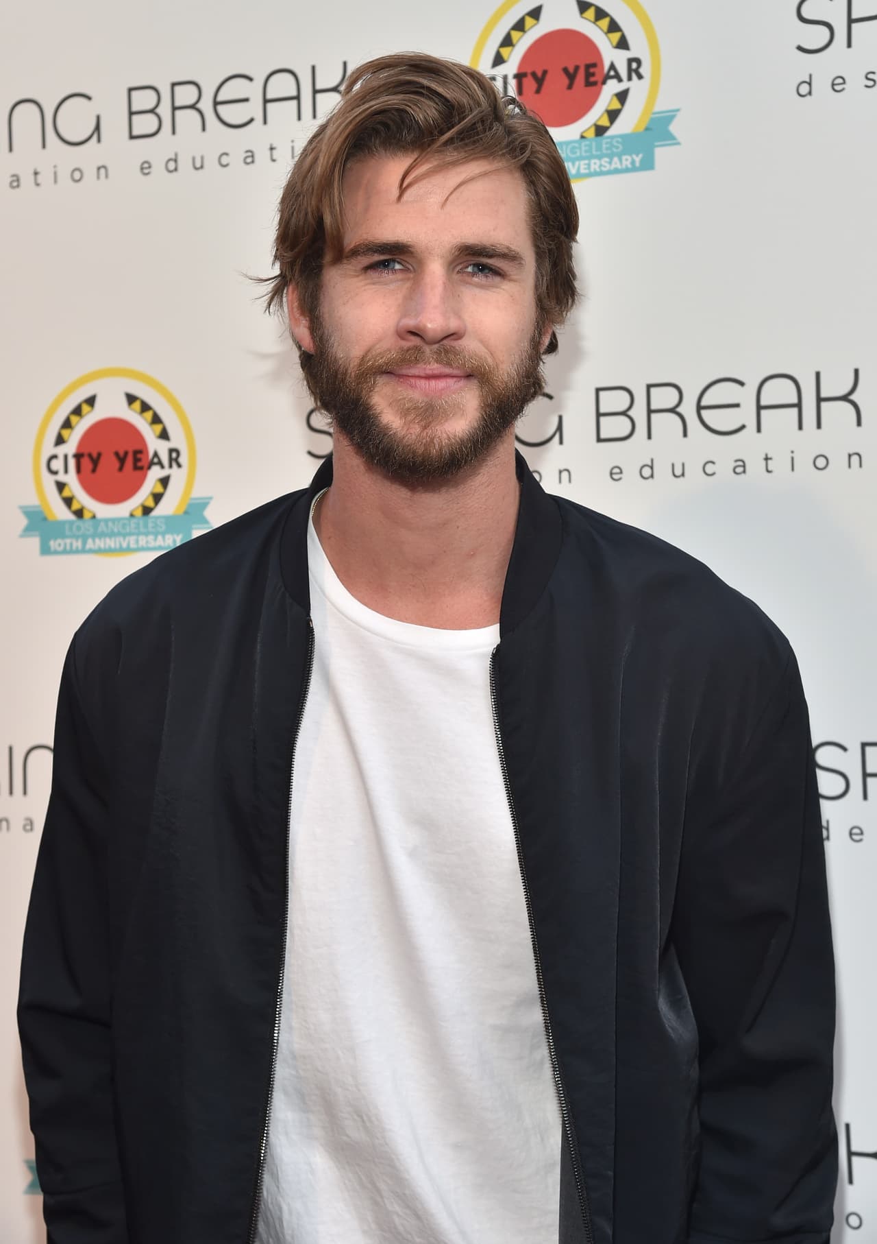 Hemsworth citó el habitual argumento de “diferencias irreconciliables” para sustentar el divorcio.