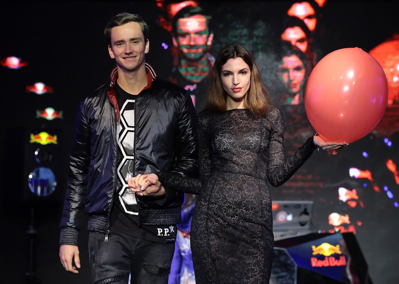 Sin embargo, la presentación de los grupos, con modelos a bordo, tuvo el primer momento para robarse todo el show dentro de esta presentación.