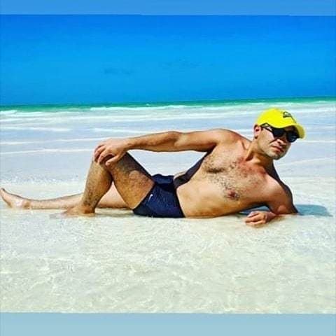 Tras su éxito como estrella infantil, probó suerte como compositor.