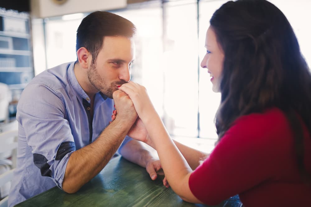 Si hubo pleitos, discusiones o problemas entre tú y tu pareja durante estos meses pasados se aclararán muchas cosas y las resolverás de manera efectiva, con el corazón en la mano, y los labios. El ciclo de los eclipses trae consigo nuevas perspectivas. Hay capricornianos que posiblemente no se sientan del todo satisfechos con la calidad de su vida amorosa, tal vez por estar en relaciones con personas comprometidas o por no haber tomado la mejor decisión en el pasado reciente.