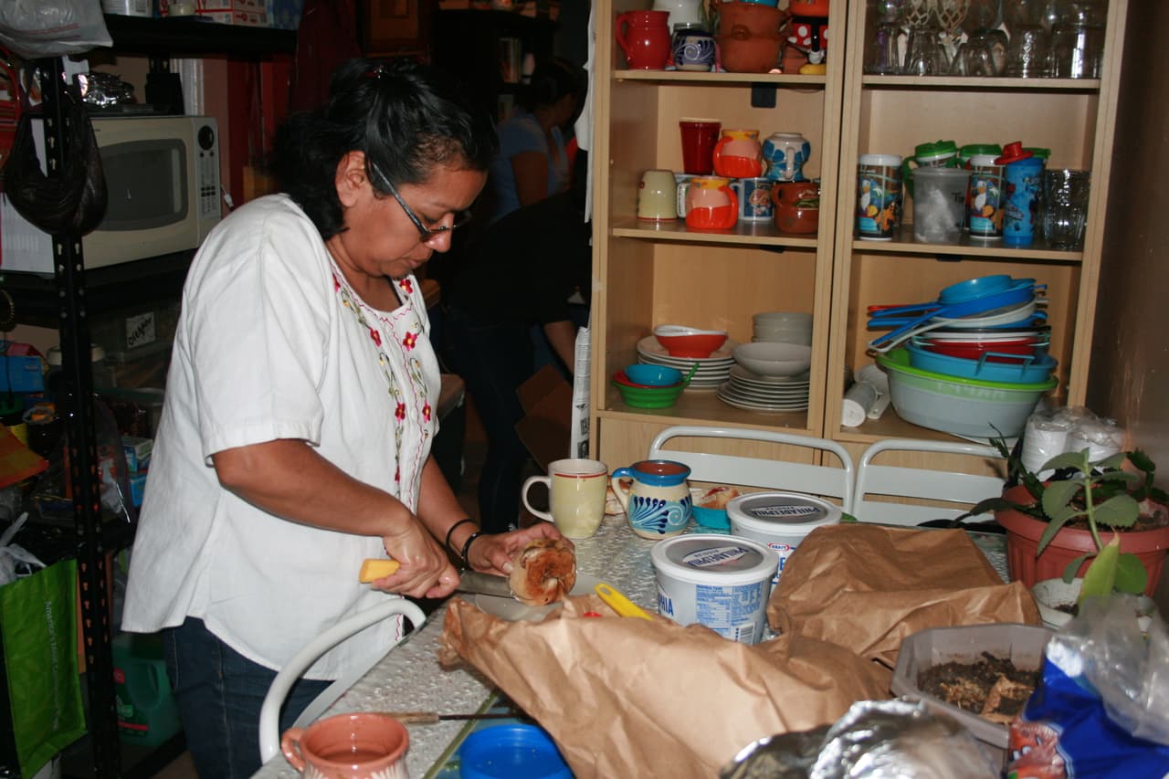 Alicia quiere 'contagiar amor' a los residentes de su vecindario.