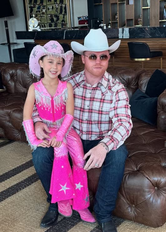 La tercera hija de Saúl es María Fernanda, a quien 
<a href="https://www.univision.com/famosos/saul-canelo-alvarez-familia-vacaciones-vail-colorado-fotos">procreó con Fernanda Gómez</a>, su actual esposa, aunque nació cuando se separaron de manera momentánea.
<br>