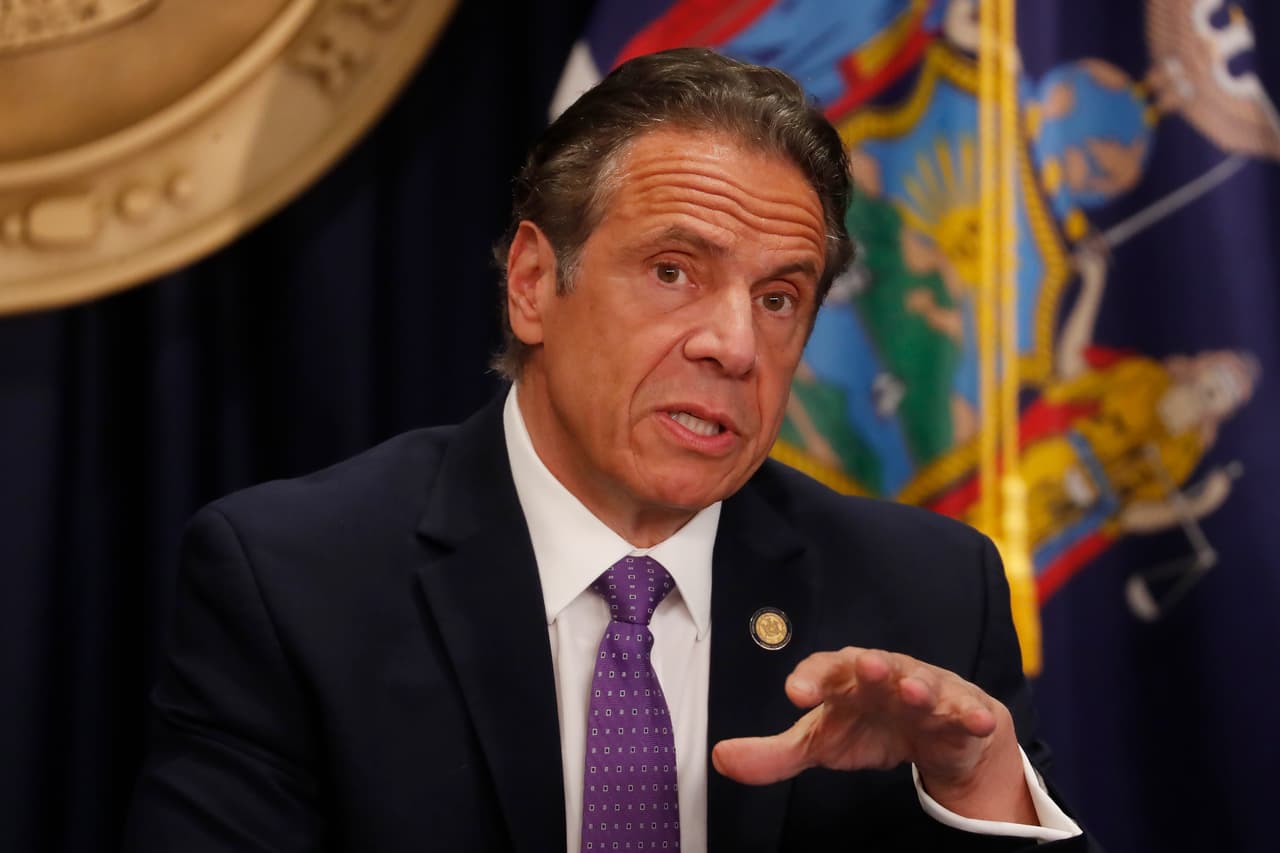 Andrew Cuomo anunció su renuncia al cargo de gobernador de Nueva York este martes, en medio de un escándalo de acoso sexual.