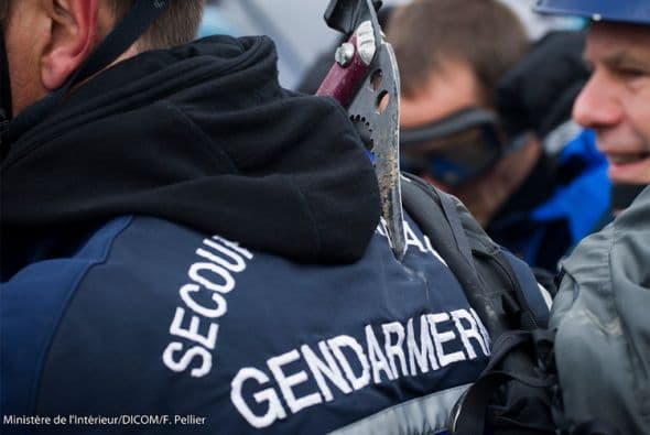 "La zona es inmensa, la gente va campo a través y yo no puedo acordonar toda la montaña", dijo el comandandte Gilbert, que no quiere revelar su apellido. (Ministerio del Interior francés/DICOM/F. Pellier).