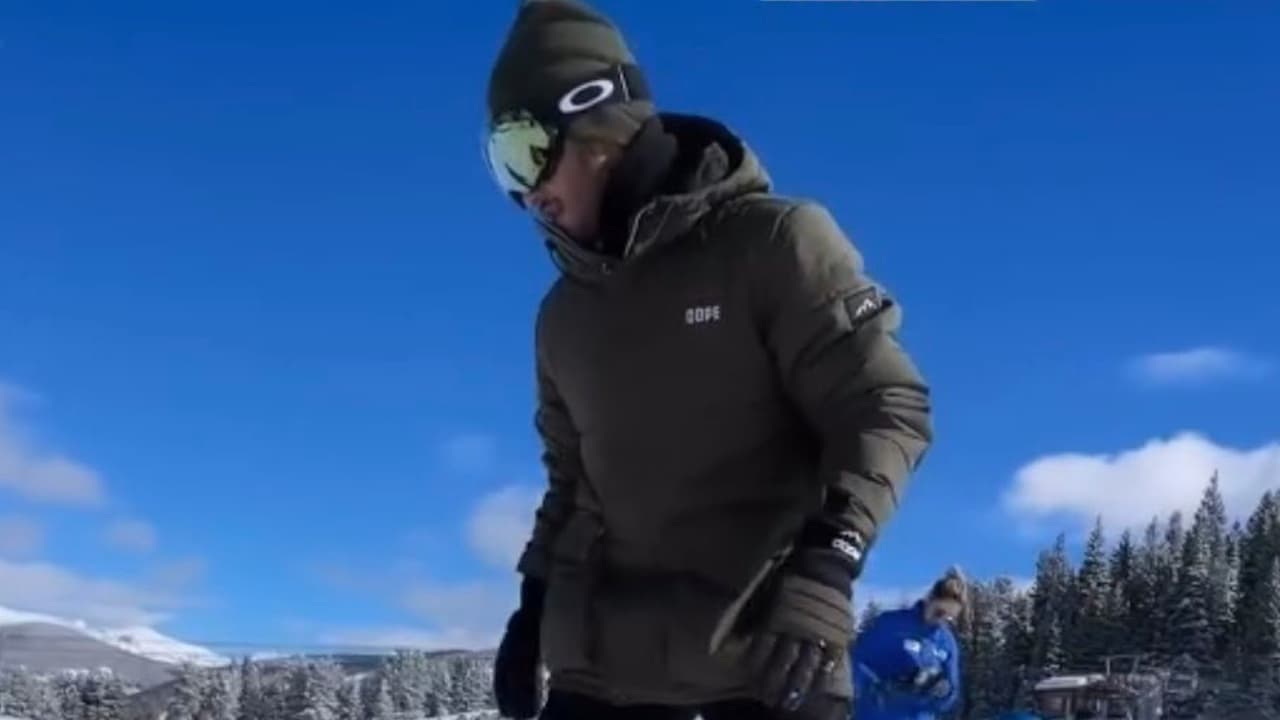 ¿Despreocupado? Así vacaciona Vela sin contrato