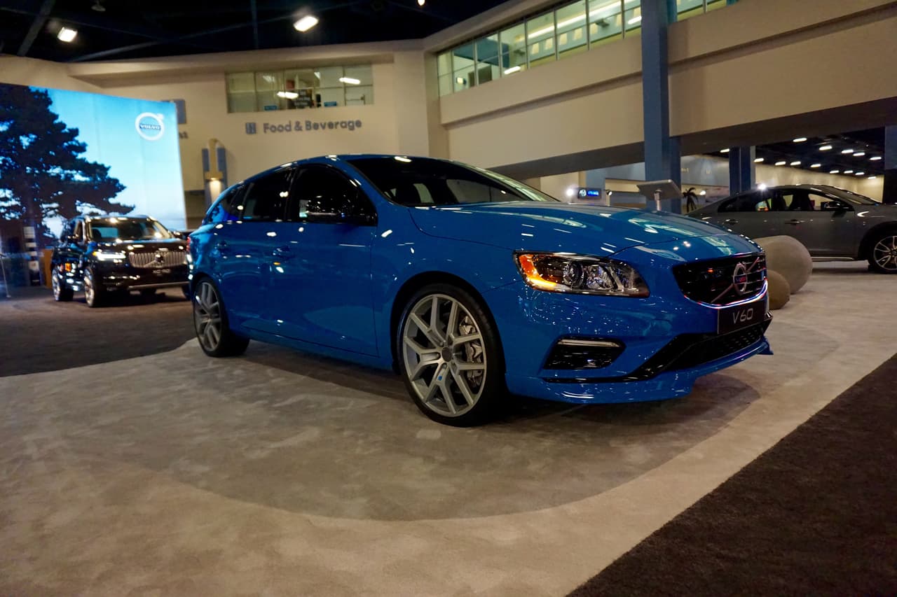 Otra de las poquísimas station wagon de la exhibición, la poderosa Volvo V60 Polestar 2016