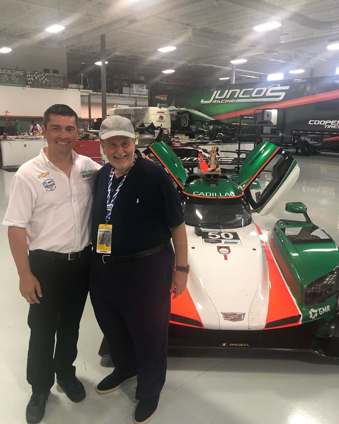 Asimismo, visitó al equipo Juncos Racing, del argentino Ricardo Junco, para desearle el mayor de los éxitos.