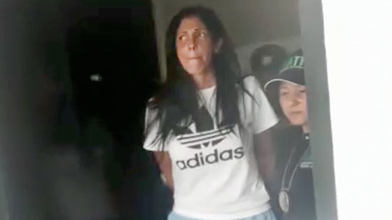 En la operación policial por la que resultó capturada la ‘Madame’ han sido detenidas 20 personas, dos de ellas policías. La imagen corresponde al arresto de Liliana del Carmen Campos Puello en Cartagena.