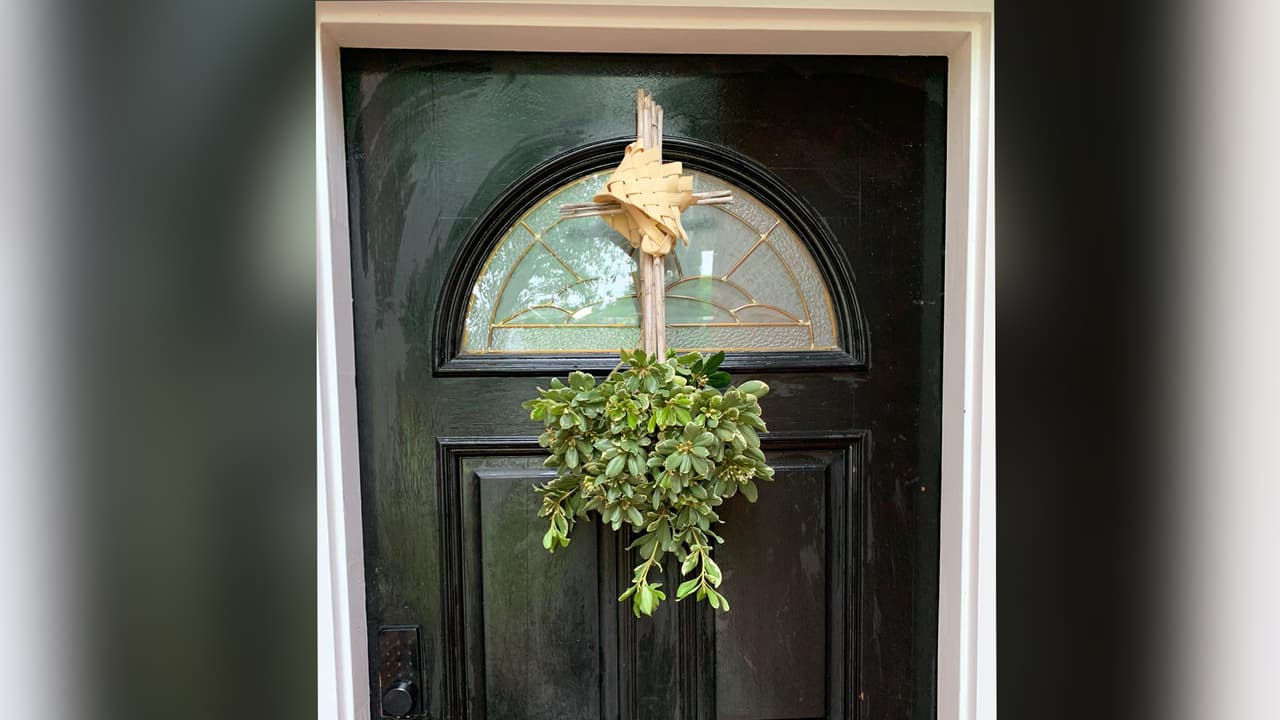 El Domingo de Ramos los católicos acuden a la misa.
<br>