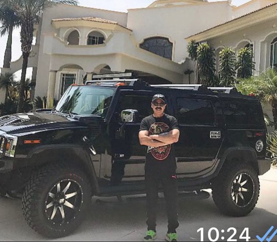 A su vez, este negocio también le da la oportunidad de obtener otra fuente de ingresos ante circunstancias en las que como actor pueda vérselas difícil. 
<br>