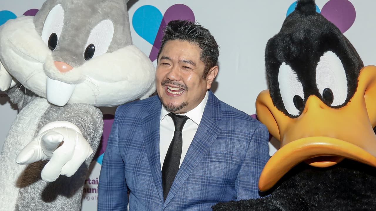 Eric Bauza se convirtió en el sucesor moderno de Mel Blanc, el legendario intérprete que dio vida a muchas de las voces más conocidas de los dibujos animados de Warner Bros.