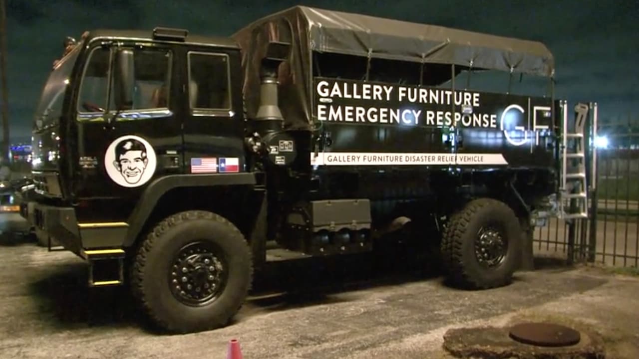 El filántropo de Houston 
<a href="https://www.univision.com/local/houston-kxln/linda-mcingvale-mattress-mack-tigre-houston">Jim McIngvale</a> envió de nuevo ayuda a los habitantes de Luisiana afectados por el huracán Ida.