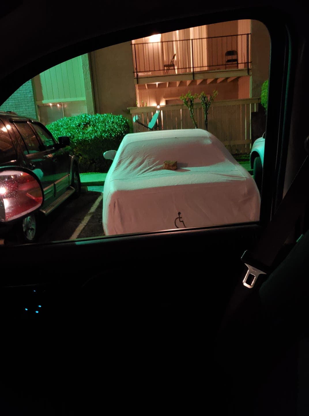 Este vehículo estuvo muy bien arropado ante el paso del mal tiempo.