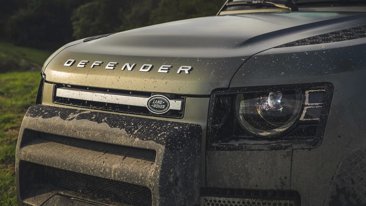 En esta versión el motor de serie es el I6 turbo ‘mild hybrid’ que puede generar 395 hp y 406 lb-pie. Puede acelerarlo hasta las 60 mph en 5.8 segundos, pudiendo alcanzar las 129 mph (206 km/h). La única transmisión disponibles es una automática ZF de 8 velocidades.