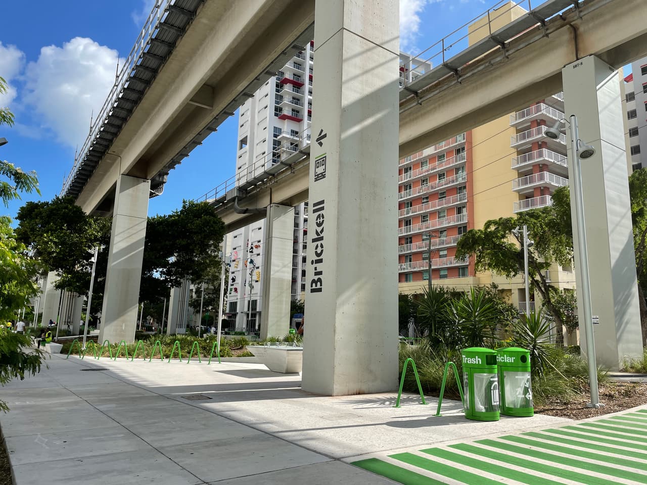 <a href="https://www.theunderline.org/" target="_blank">The Underline</a> pasará por vecindarios y puntos de acceso como Vizcaya, Coconut Grove y la 
<a href="https://www.univision.com/local/miami-wltv/estas-son-las-5-mejores-universidades-de-florida-y-estan-entre-las-mejores-del-mundo-fotos">Universidad de Miami</a>.