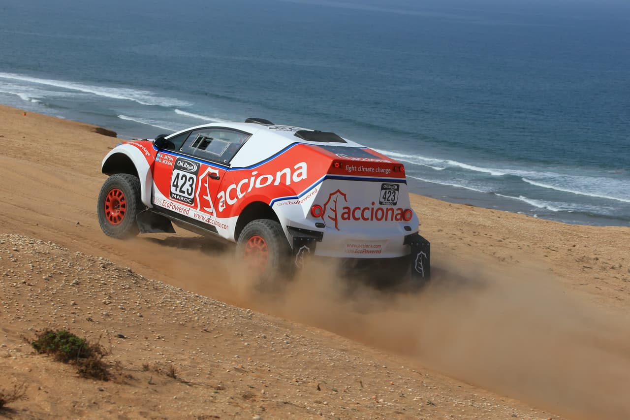 <b>El argentino Ariel Jatón, </b>de 43 años, y su compatriota
<b>Germán</b>
<b>Rolón, </b>de 42,
<b> </b>serán
<b> piloto y navegante respectivamente </b>en la tercera participación del Acciona 100% EcoPowered en la desafiante competencia.