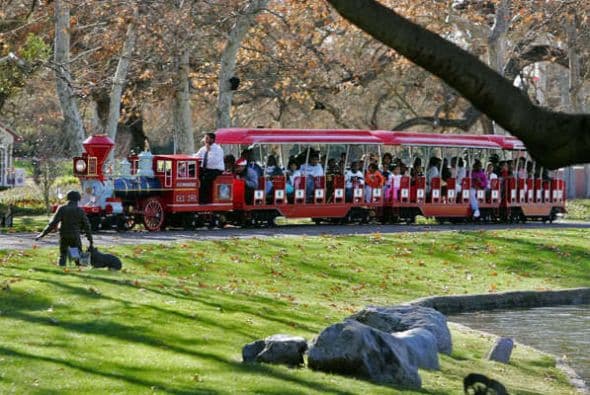 Las atracciones y los animales se vendieron a varias entidades y los muebles en la residencia fueron a dar a un almacén de depósitos. (Imagen tomada de Twitter).