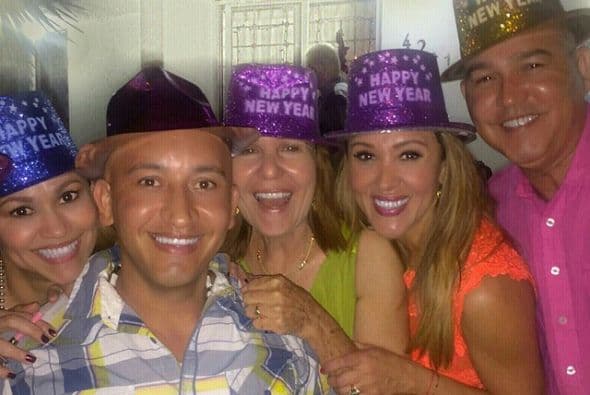 Trabajando o en casa con familia y amigos, los famosos de Univision se la pasaron de lo mejor despidiendo el 2014. ¡A celebrar, como debe ser!