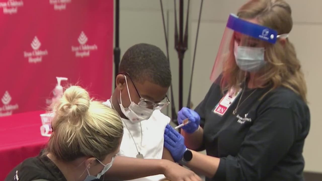 Los primeros menores en ser 
<b><a href="https://www.univision.com/local/houston-kxln/comienza-vacunacion-contra-el-coronavirus-de-ninos-entre-5-y-11-anos-en-houston-video">vacunados contra el coronavirus</a></b> fueron dos hermanos de 5 y 9 años de edad. Se espera que cerca de 1,000 niños reciban la inyección durante este miércoles.