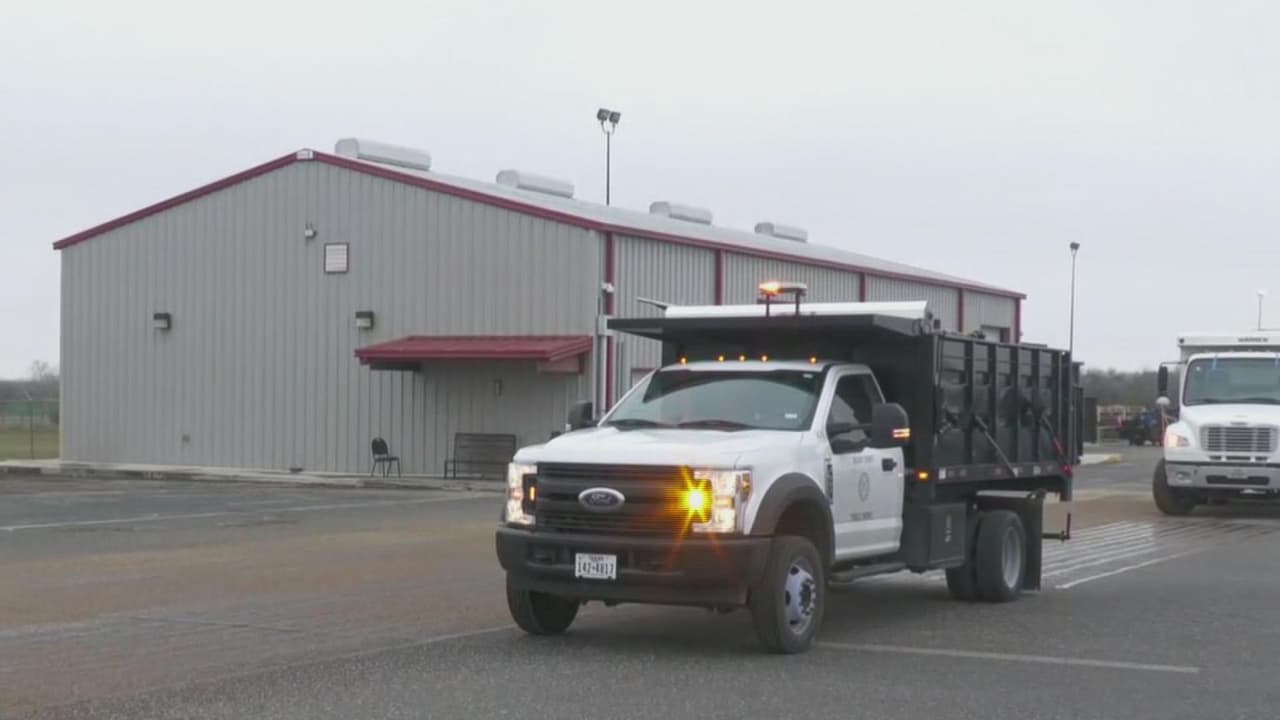 Preparan las carreteras del Condado Bexar para la caída de lluvias congelantes