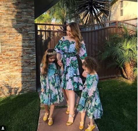 Aquí la prometida de Larry con sus dos pequeñas: Daleyza y Dalary.