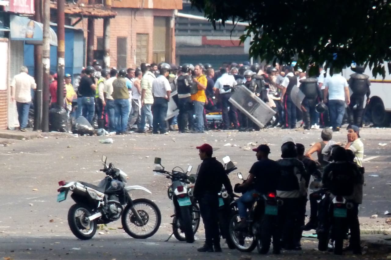Mueren dos policías durante una protesta en una ciudad fronteriza de Venezuela