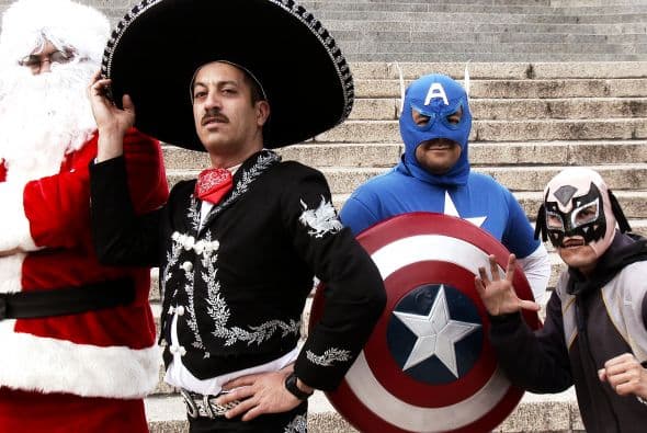 Reforma, DF. ¿Cómo lograr ese efecto absurdo y surrealista en el país originario del mariachi? Paseando un domingo por el centro. No dejará de sorprendernos la espontaneidad de la fauna local. Foto: Federico Lepe