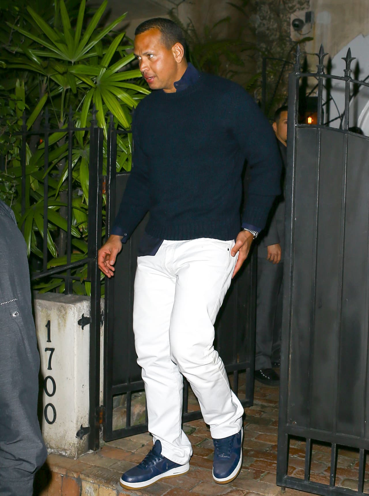 La actriz y cantante y el ex jugador de beisbol fueron vistos juntos en el restaurante Casa Tua de Miami Beach el 16 de marzo.