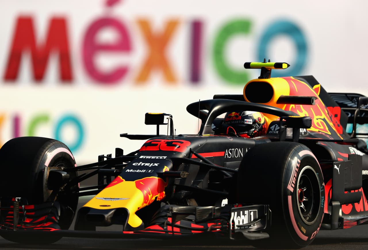 Max Verstappen de Red Bull arriba registró la mejor vuelta en 1:16.656.