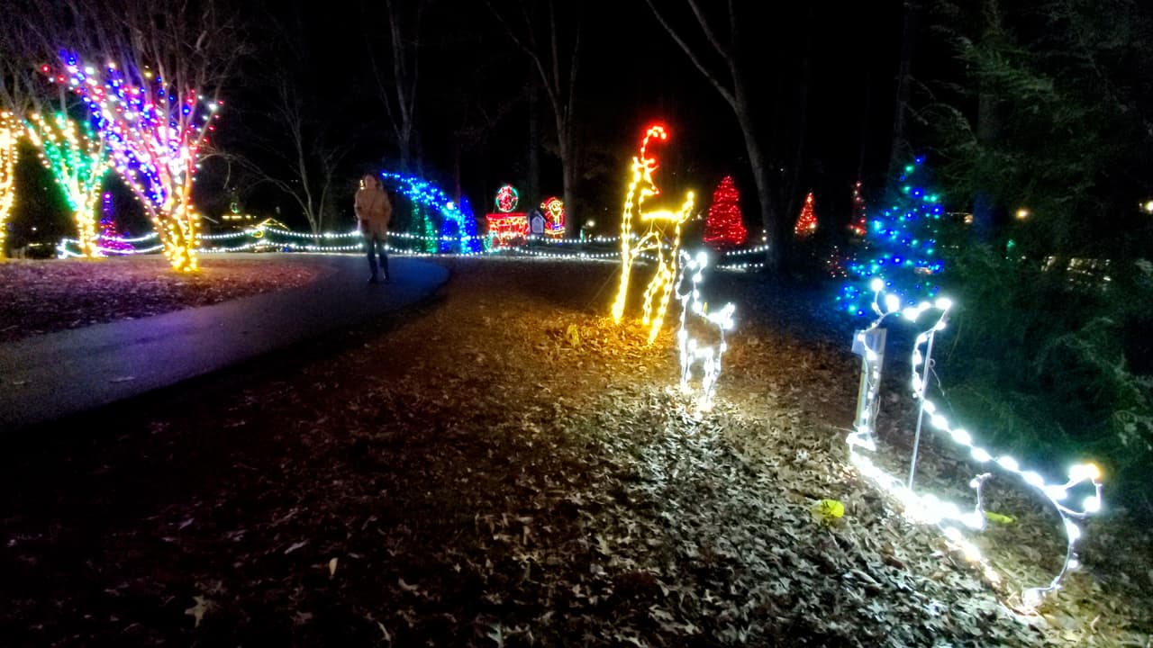 El trayecto corto cuenta con varias figuras alusivas a la temporada.