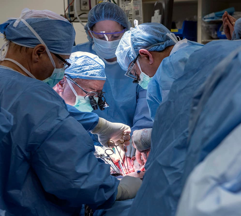 <b>9. Cirujanos, excepto oftalmólogos</b>
<br>
<br>Salario medio anual: 185,580 dólares
<br>Empleos: 2,380