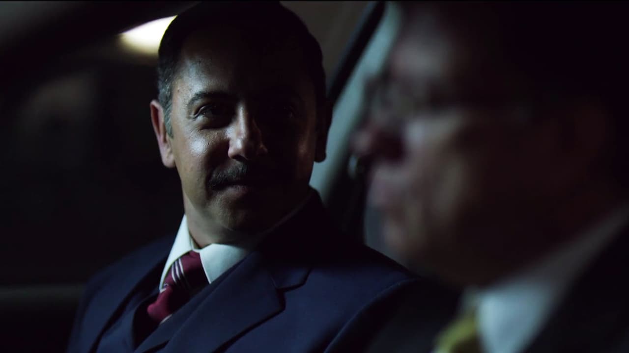 Knowing the government might take a new direction, 
<b><a href="http://www.univision.com/series/el-chapo/humberto-busto-is-don-sol-in-el-chapo">‘Don Sol’</a></b> met in secret with Andrés Labrador’s campaign manager. Conrado congratulated him for the encouraging polls and his indisputable victory on the future presidential elections.