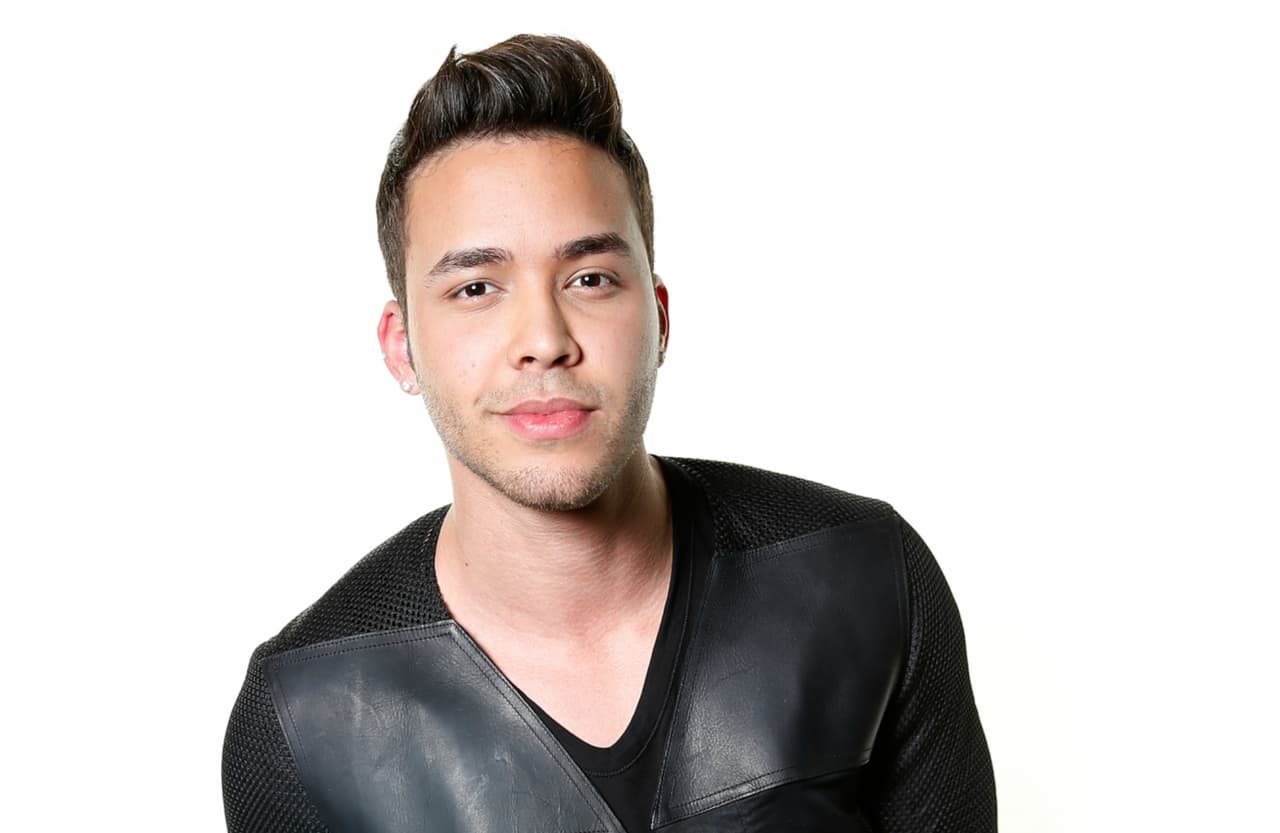 “Dime dónde estarás, si todavía piensas en mí. Quiero saber si todavía te quedará un poquito de amor por mí” – La Carretera.