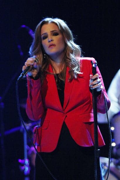<b><a href="https://www.univision.com/famosos/lisa-marie-presley-muerte-hija-elvis-presley-ultimas-fotografias-fotos" target="_blank">Lisa Marie Presley falleció</a></b> el pasado jueves 12 de enero a los 54 años tras haber sido hospitalizada a causa de un paro cardíaco.
<br>