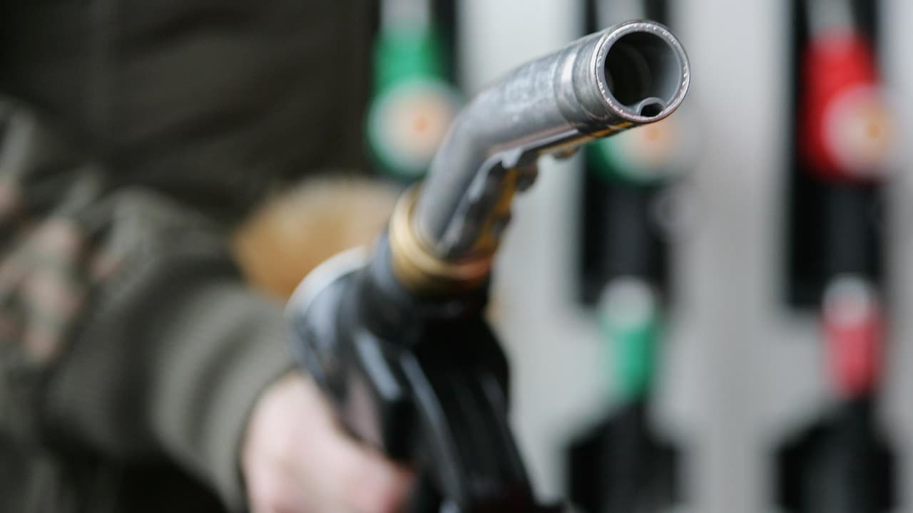 Este jueves, el empresario y ex candidato Willie Wilson regala combustible con valor de un millón de dólares en 50 estaciones. El reparto comenzó a las 7 a.m.