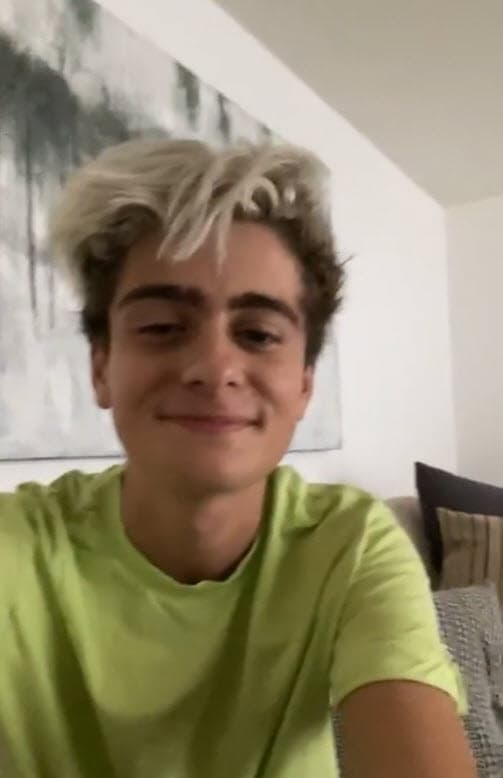 Los tropiezos amorosos también incluyen al padre de su único hijo, Ernesto Zedillo Jr. "Empezaba una relación y 
<b><a href="https://www.univision.com/famosos/erika-buenfil-confiesa-por-que-no-exigio-una-pension-para-su-hijo-a-ernesto-zedillo-jr-fotos" target="_blank">sucedió una noche</a></b>", dijo al show 'Intrusos' en septiembre de 2018 en la que relató cómo se embarazó. 
<br>