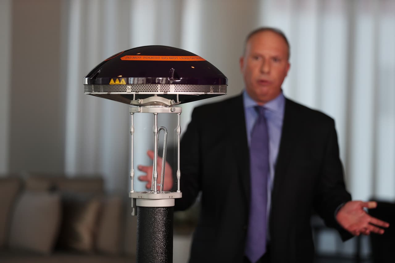 Debido a la exposición de la luz ultravioleta, su uso no es práctico en áreas de alto trafico como las salas de emergencia y de espera de un hospital.