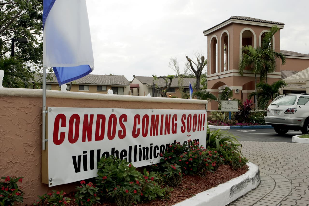 **ADVANCE FOR SUNDAY, DEC. 18** Pictured is the Montecello apartment complex soon to become the Villa Bellini Condominium in Miami Tuesday, Dec. 6, 2005. As apartment building owners face rising property taxes and rents lower than home prices in certain areas, many are deciding to convert them into condos. (AP Photo/ Lynne Sladky)