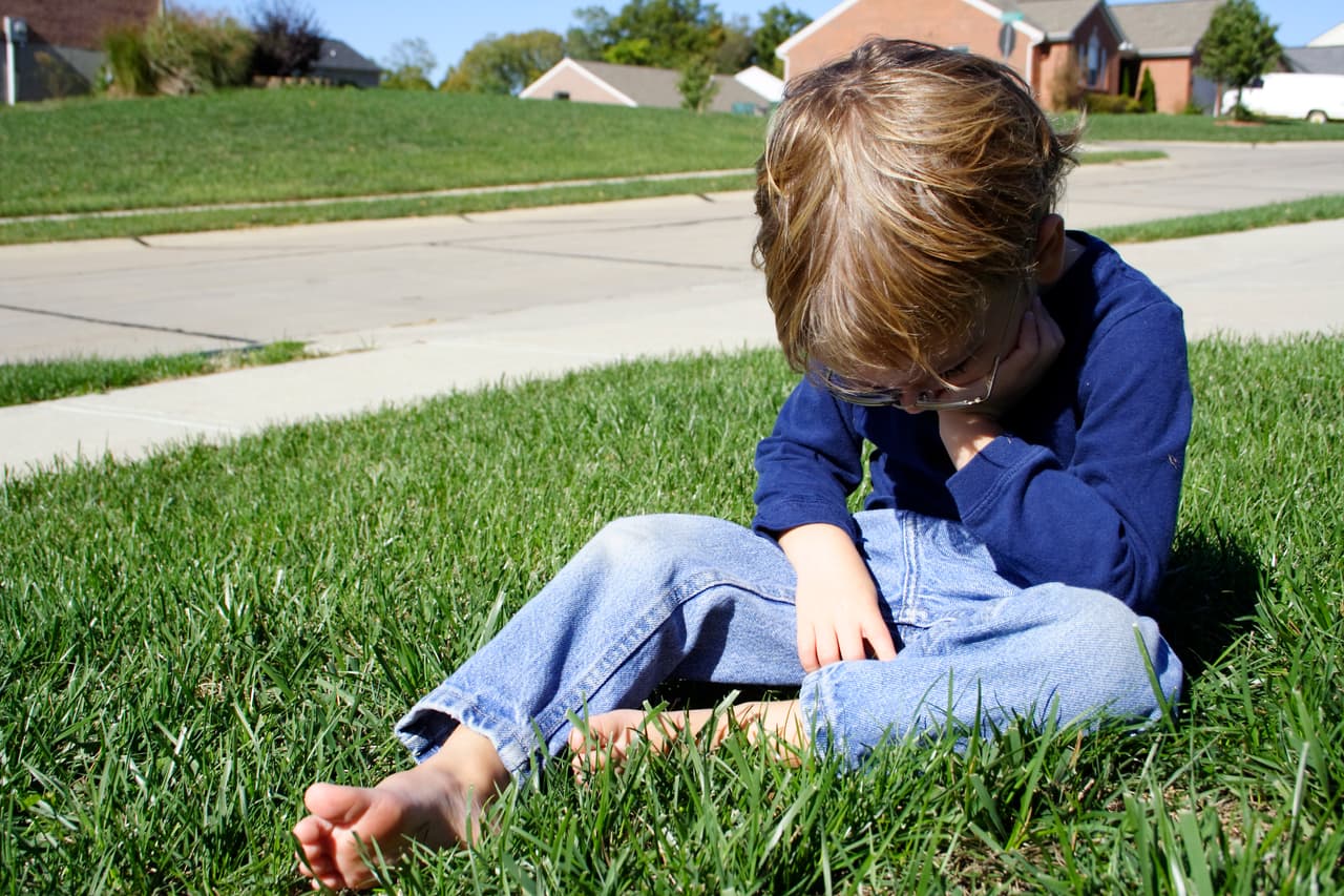 El sexo con un niño de cuatro años NO es legal en ningún lugar y no existe esfuerzo alguno para legalizarlo
