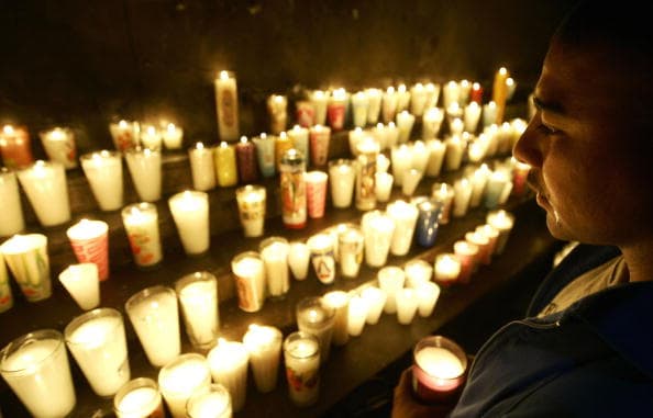 Supuestamente, el fantasma de una mujer habita la Basílica, cargando con ella siempre una vela que jamás se apaga, a pesar del viento, lluvia, granizo o demás inclemencias del clima.