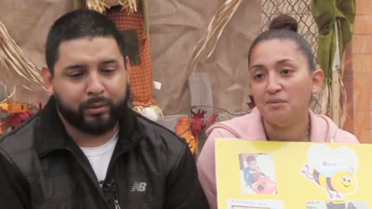 “No quería romper la promesa que le hice (de celebrar su cumpleaños en la escuela)… fue difícil caminar por el pasillo y entrar a su clase, pero yo le había prometido que iría y lo hice”, dijo Melanie Santos, madre de René.