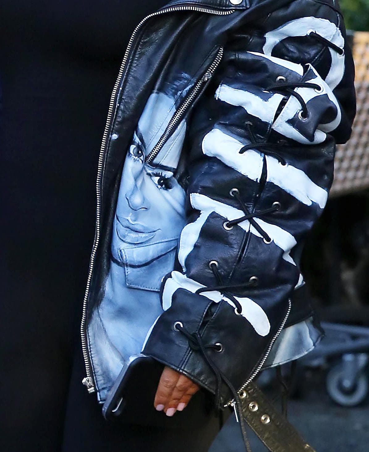 Tiene impreso su rostro por todos lados.