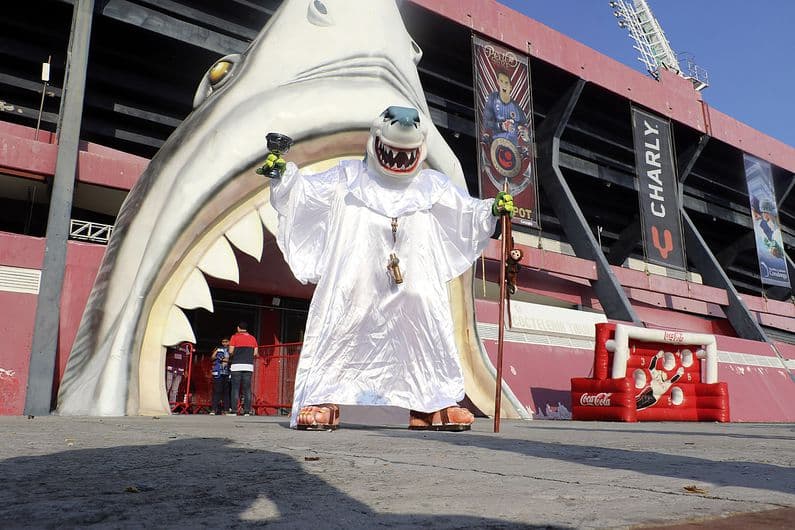 El Tibu Jarocho se convirtió en un ícono del futbol mexicano por sus diversas personalidades ¡Ahora homenajeó a Kobe Bryant y La Parka.