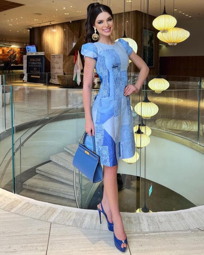 También se dejó ver con este otro modelo, presumiblemente Hermès, con valor de
<b> 33,300 dólares. </b>
<br>