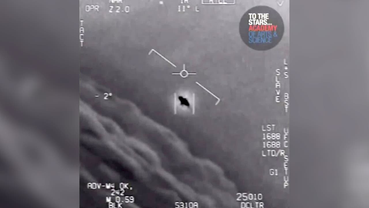 "Era metálico, pequeño, de color plateado": pilotos militares describen encuentros con objetos voladores en nuevos reportes